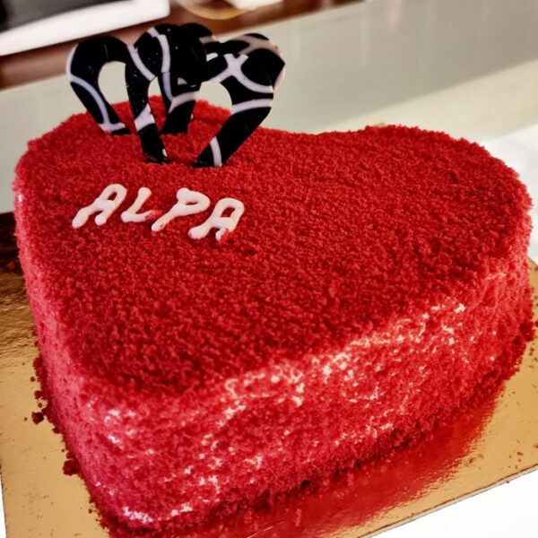 Red Velvet Cake Heart Shape Eggless 1/2 KG